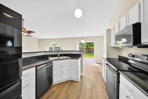 House in Palm Bay, Florida 3 bedrooms, 153.1 sq.m. № 1879327 - photo 19