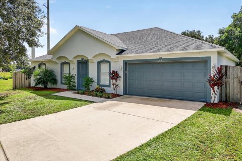House in Palm Bay, Florida 3 bedrooms, 153.1 sq.m. № 1879327 - photo 1