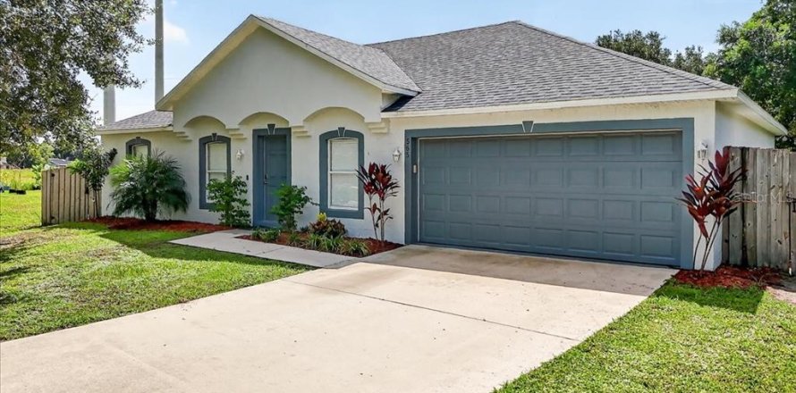 House in Palm Bay, Florida 3 bedrooms, 153.1 sq.m. № 1879327