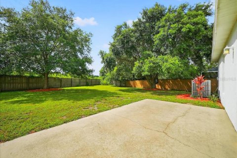 House in Palm Bay, Florida 3 bedrooms, 153.1 sq.m. № 1879327 - photo 11