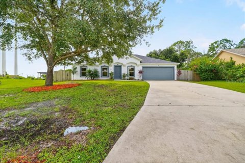 House in Palm Bay, Florida 3 bedrooms, 153.1 sq.m. № 1879327 - photo 14