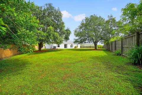 House in Palm Bay, Florida 3 bedrooms, 153.1 sq.m. № 1879327 - photo 9