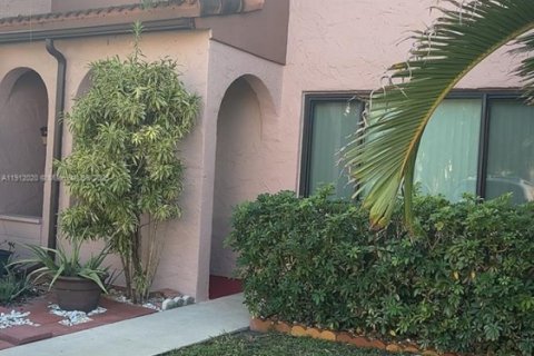 Touwnhouse à vendre à Davie, Floride: 3 chambres, 147.71 m2 № 1966809 - photo 2