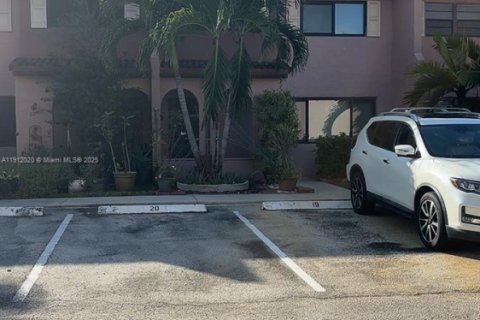 Touwnhouse à vendre à Davie, Floride: 3 chambres, 147.71 m2 № 1966809 - photo 4