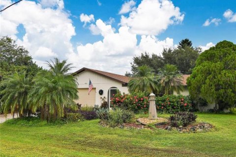 House in Port Charlotte, Florida 3 bedrooms, 132.66 sq.m. № 2109042