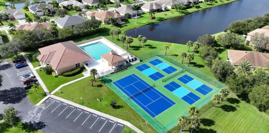House in Vero Beach, Florida 3 bedrooms, 189.89 sq.m. № 1081674