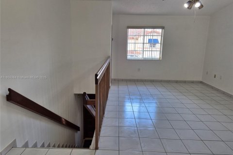 Copropriété à louer à Hialeah, Floride: 2 chambres, 89.19 m2 № 1875069 - photo 5