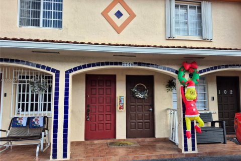 Copropriété à louer à Hialeah, Floride: 2 chambres, 89.19 m2 № 1875069 - photo 1