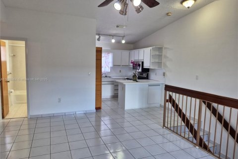 Copropriété à louer à Hialeah, Floride: 2 chambres, 89.19 m2 № 1875069 - photo 4
