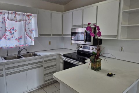 Copropriété à louer à Hialeah, Floride: 2 chambres, 89.19 m2 № 1875069 - photo 9