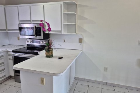 Copropriété à louer à Hialeah, Floride: 2 chambres, 89.19 m2 № 1875069 - photo 10