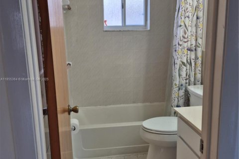Copropriété à louer à Hialeah, Floride: 2 chambres, 89.19 m2 № 1875069 - photo 13