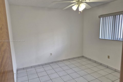 Copropriété à louer à Hialeah, Floride: 2 chambres, 89.19 m2 № 1875069 - photo 14