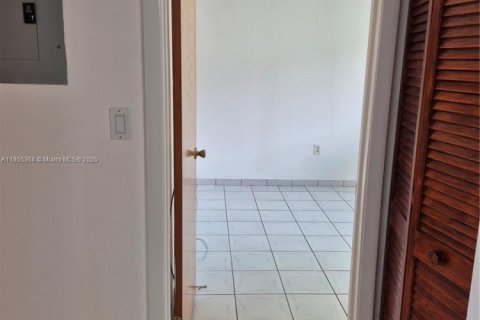 Copropriété à louer à Hialeah, Floride: 2 chambres, 89.19 m2 № 1875069 - photo 15