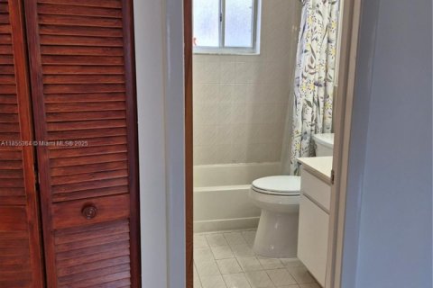 Copropriété à louer à Hialeah, Floride: 2 chambres, 89.19 m2 № 1875069 - photo 12