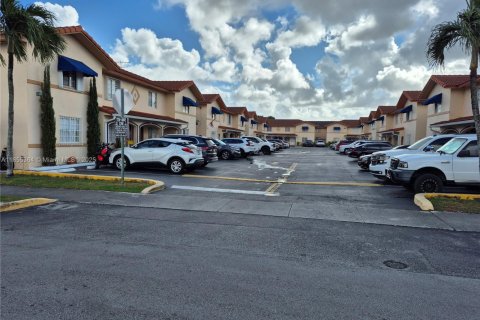 Copropriété à louer à Hialeah, Floride: 2 chambres, 89.19 m2 № 1875069 - photo 2