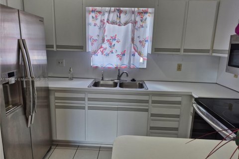 Copropriété à louer à Hialeah, Floride: 2 chambres, 89.19 m2 № 1875069 - photo 8