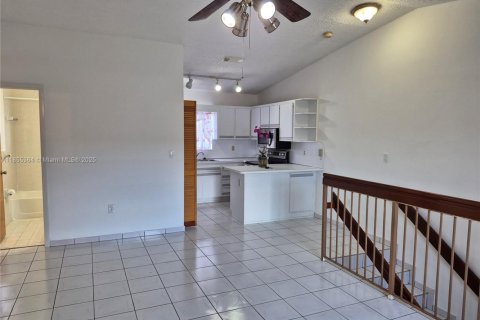 Copropriété à louer à Hialeah, Floride: 2 chambres, 89.19 m2 № 1875069 - photo 3