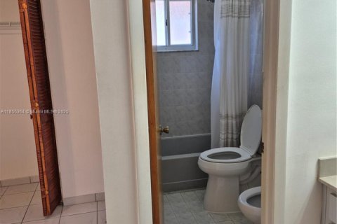 Copropriété à louer à Hialeah, Floride: 2 chambres, 89.19 m2 № 1875069 - photo 18