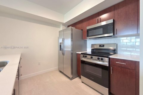 Appartement à louer à Sweetwater, Floride: 2 chambres, 479.75 m2 № 1982982 - photo 17