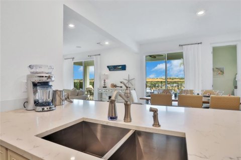 Casa en venta en Kissimmee, Florida, 8 dormitorios, 402.73 m2 № 1561756 - foto 14
