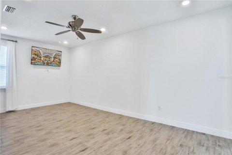 Casa en venta en Kissimmee, Florida, 8 dormitorios, 402.73 m2 № 1561756 - foto 28