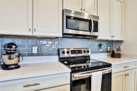 Casa en venta en Kissimmee, Florida, 8 dormitorios, 402.73 m2 № 1561756 - foto 13