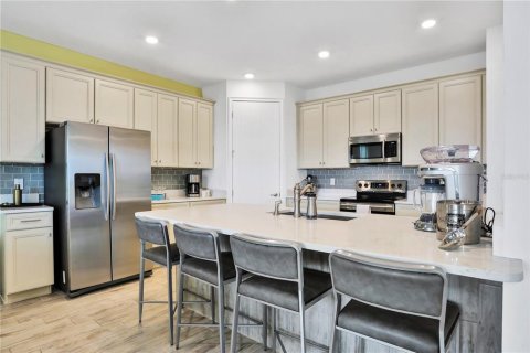 Casa en venta en Kissimmee, Florida, 8 dormitorios, 402.73 m2 № 1561756 - foto 11