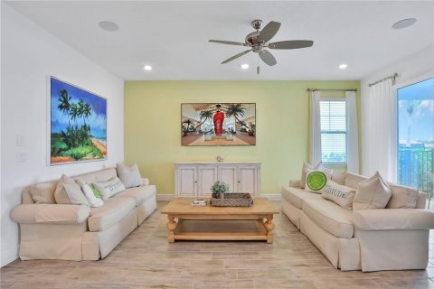 Casa en venta en Kissimmee, Florida, 8 dormitorios, 402.73 m2 № 1561756 - foto 7