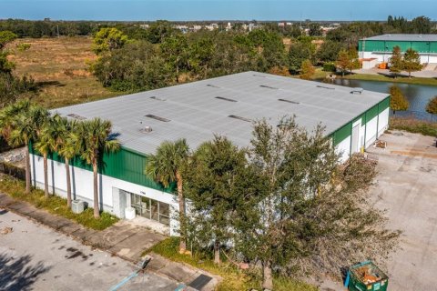 Propiedad comercial en alquiler en Kissimmee, Florida, 1263.47 m2 № 2235344 - foto 18