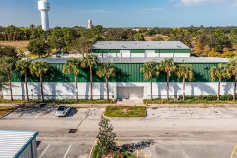 Propiedad comercial en alquiler en Kissimmee, Florida, 1263.47 m2 № 2235344 - foto 2