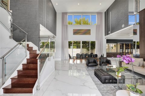 Villa ou maison à vendre à Doral, Floride: 5 chambres, 356.84 m2 № 2243599 - photo 2