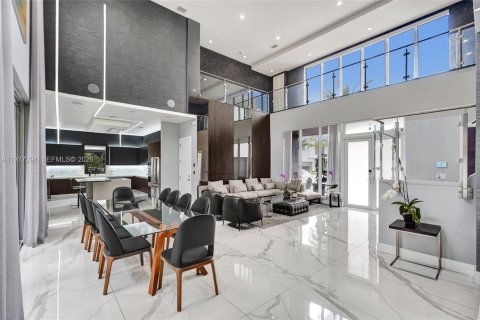 Villa ou maison à vendre à Doral, Floride: 5 chambres, 356.84 m2 № 2243599 - photo 13