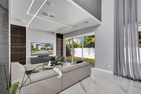 Villa ou maison à vendre à Doral, Floride: 5 chambres, 356.84 m2 № 2243599 - photo 9