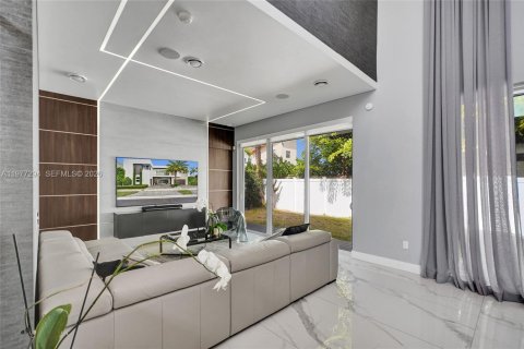 Villa ou maison à vendre à Doral, Floride: 5 chambres, 356.84 m2 № 2243599 - photo 7