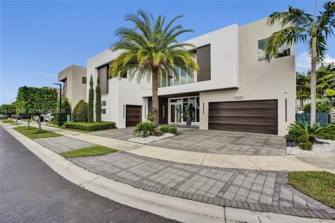 Villa ou maison à vendre à Doral, Floride: 5 chambres, 356.84 m2 № 2243599 - photo 5