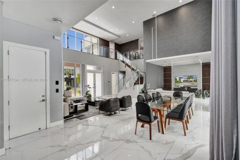 Villa ou maison à vendre à Doral, Floride: 5 chambres, 356.84 m2 № 2243599 - photo 14
