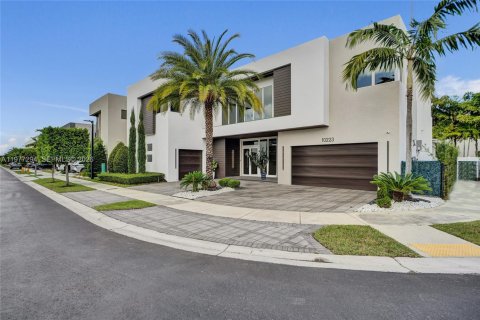 Villa ou maison à vendre à Doral, Floride: 5 chambres, 356.84 m2 № 2243599 - photo 4