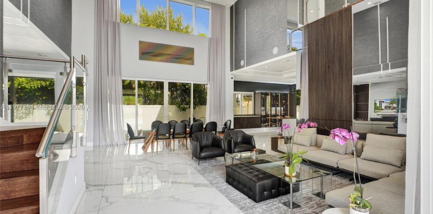 Villa ou maison à Doral, Floride 5 chambres, 356.84 m2 № 2243599