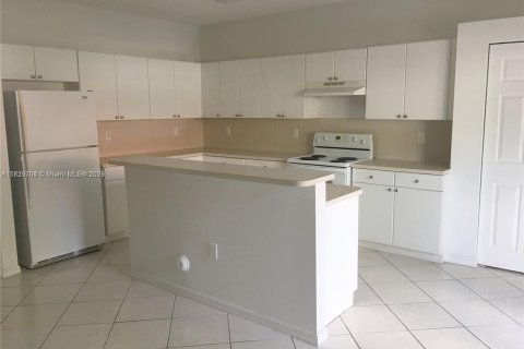 Townhouse in Homestead, Florida 4 bedrooms, 171.5 sq.m. № 1794206 - photo 2