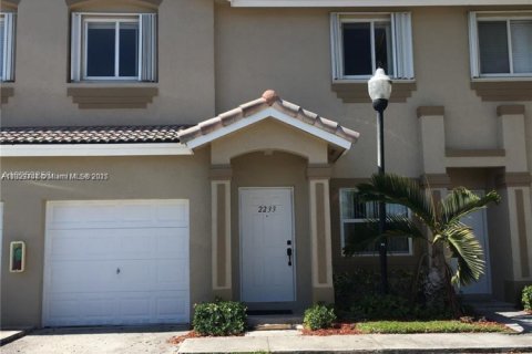 Townhouse in Homestead, Florida 4 bedrooms, 171.5 sq.m. № 1794206 - photo 1