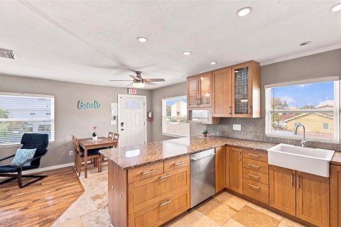 Immobilier commercial à vendre à Indian Rocks Beach, Floride: 4 chambres, 157.93 m2 № 2430383 - photo 27