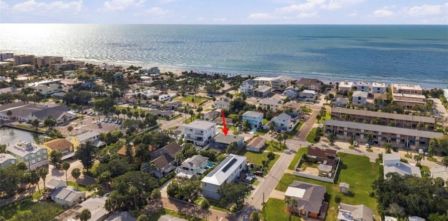 Immobilier commercial à Indian Rocks Beach, Floride 4 chambres, 157.93 m2 № 2430383