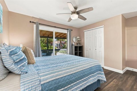 Immobilier commercial à vendre à Indian Rocks Beach, Floride: 4 chambres, 157.93 m2 № 2430383 - photo 15