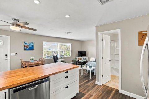 Immobilier commercial à vendre à Indian Rocks Beach, Floride: 4 chambres, 157.93 m2 № 2430383 - photo 9