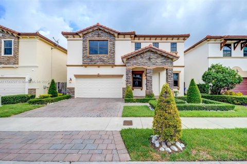 House in Doral, Florida 4 bedrooms, 324.69 sq.m. № 1863881 - photo 1