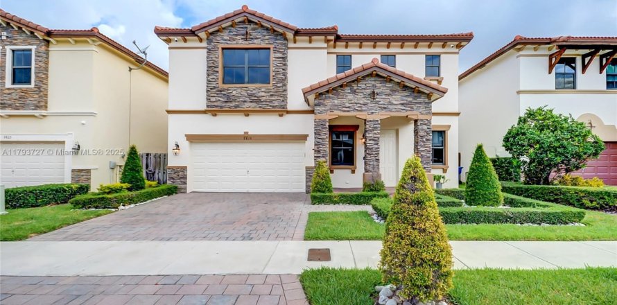 House in Doral, Florida 4 bedrooms, 324.69 sq.m. № 1863881
