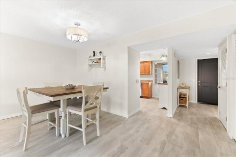 Condo in Nokomis, Florida, 2 bedrooms  № 1057276 - photo 17