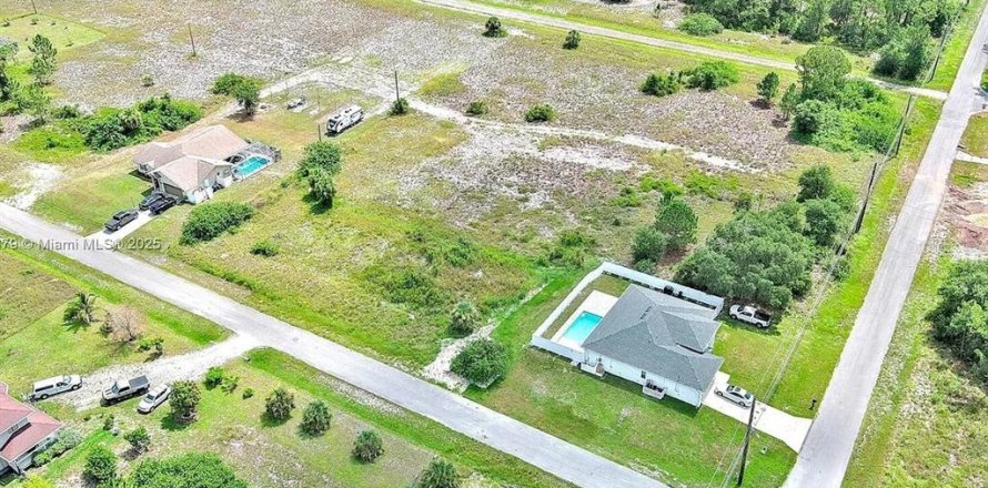 Land in Lehigh Acres, Florida № 2164349