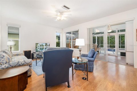 House in Sarasota, Florida 2 bedrooms, 166.57 sq.m. № 1884469 - photo 11